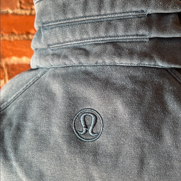 🇨🇦 🍋 Lululemon zip-up 🍋 - Picture 3 of 7